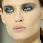 1er look smoky eyes noir avec pailettes